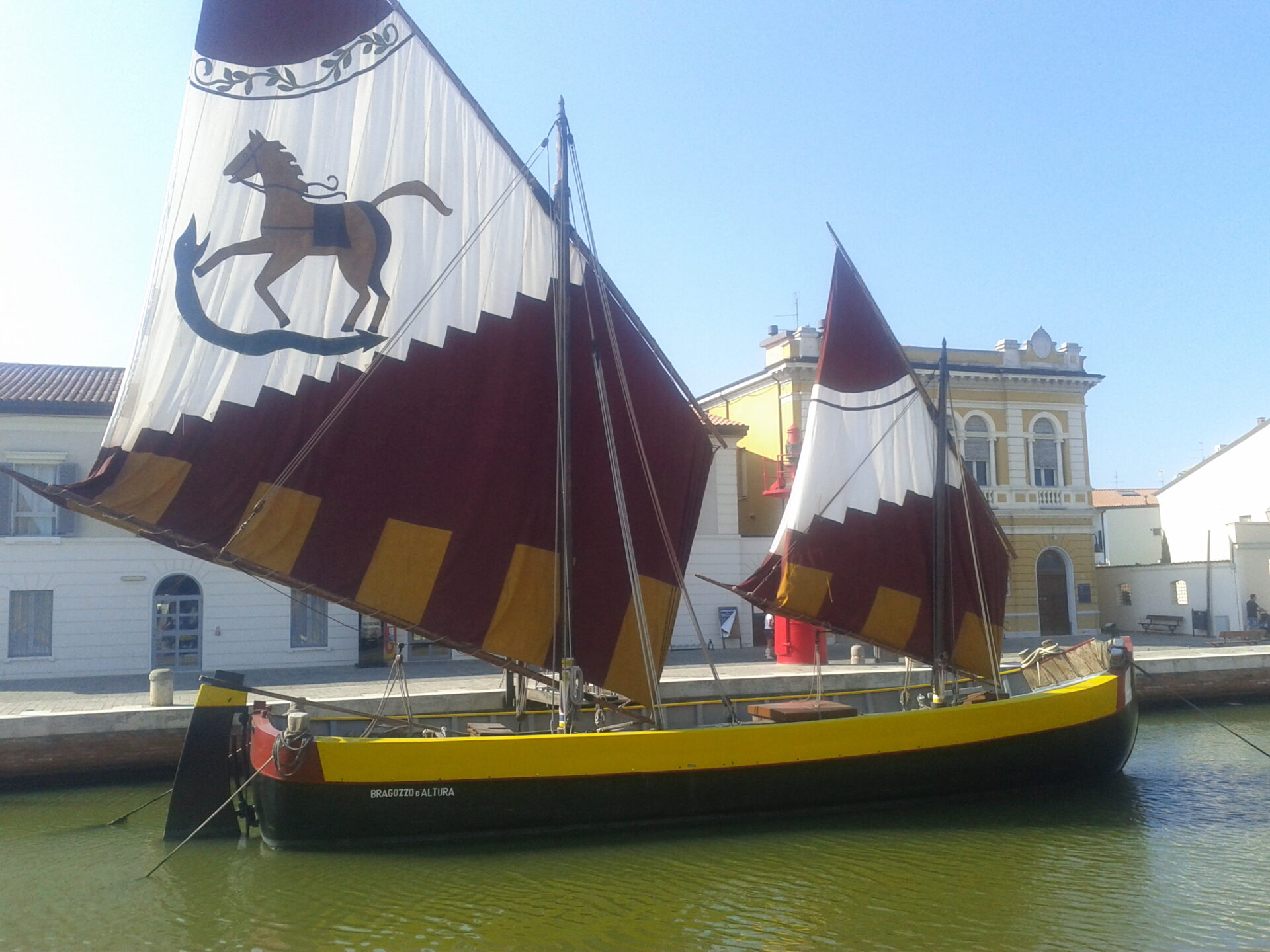 bragozzo (wooden boat)