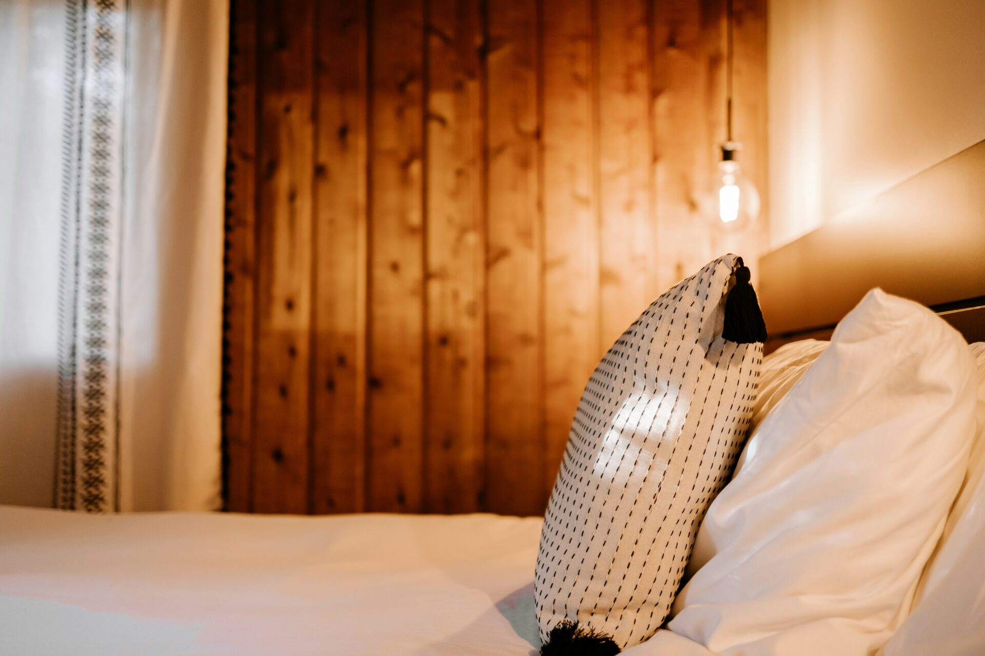 Cabin lodge chalet bedroom - Cozy cabin in winter