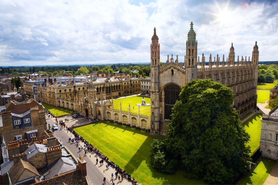 Oxford Travel Guide: Top Attractions, History & Local Favorites