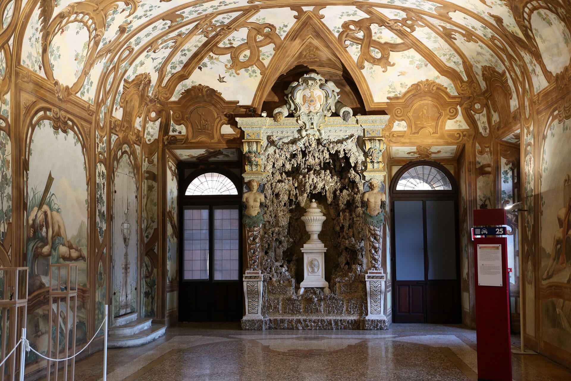 Sala dei Fiumi ceiling in Ducal Palace