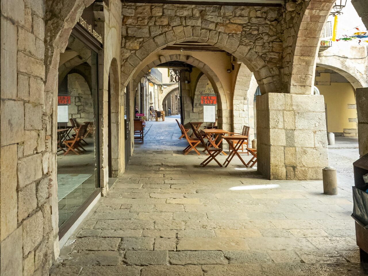 Courtyard to garden area