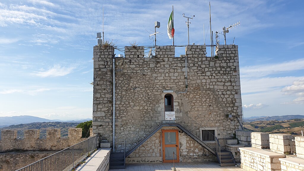 Wikimedia Commons - Campobasso - Castello Monforte