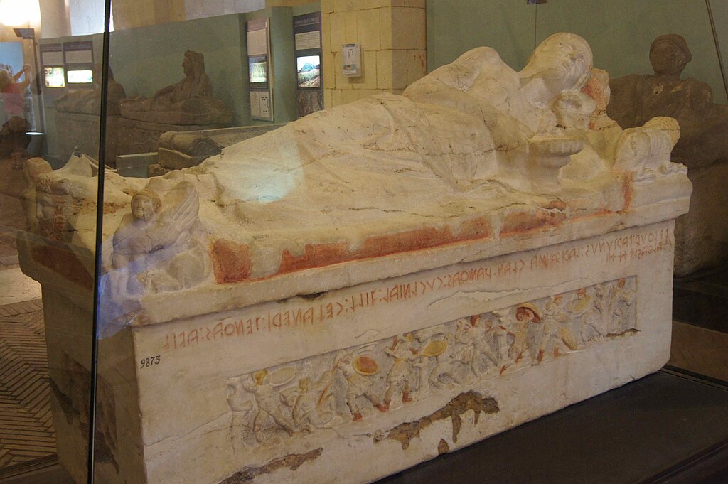 Wikimedia Commons – Sarcofagus - Etruscan tomb