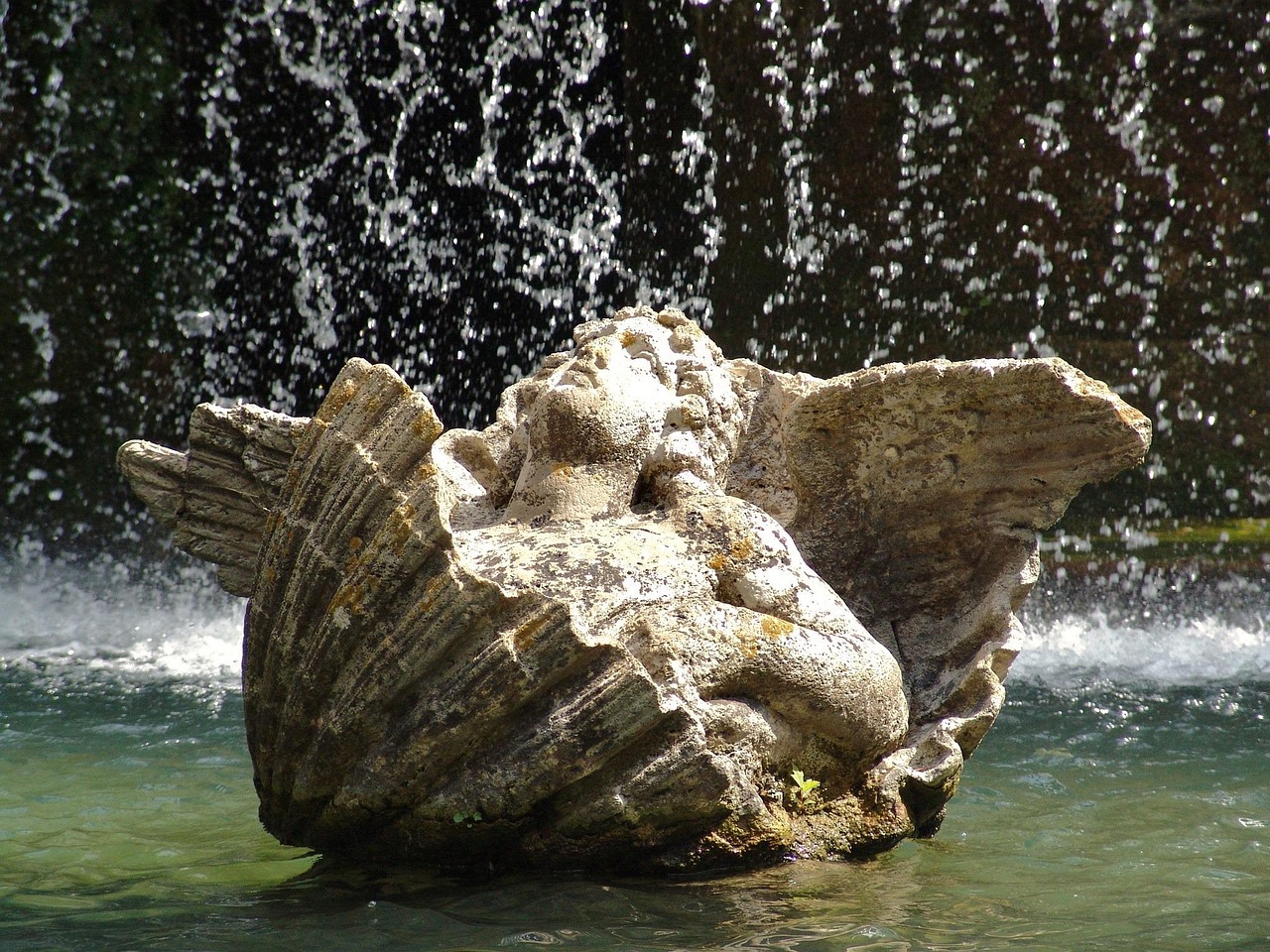 A sculpture at a fountain in Villa d'Este