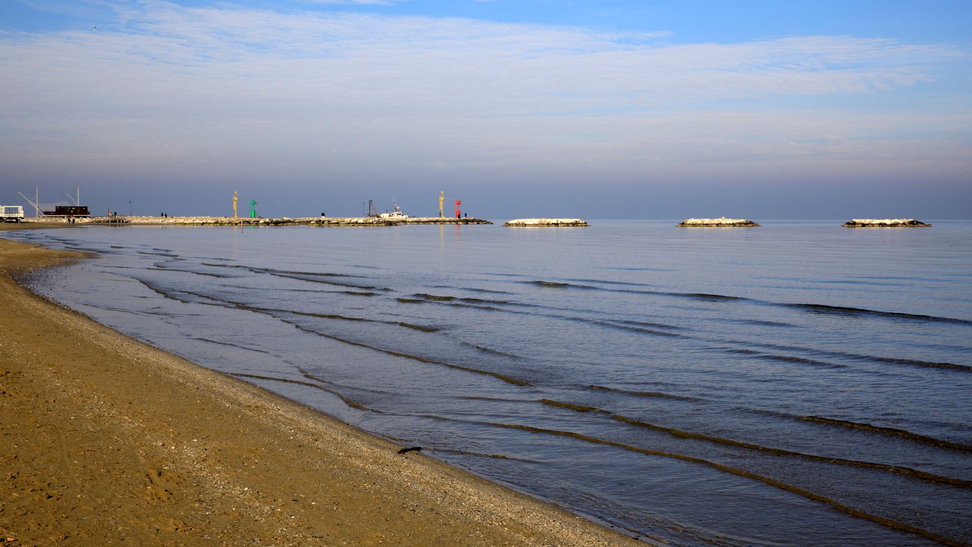 The image shows a beach on the Adriatic Sea, Cesenatico. 