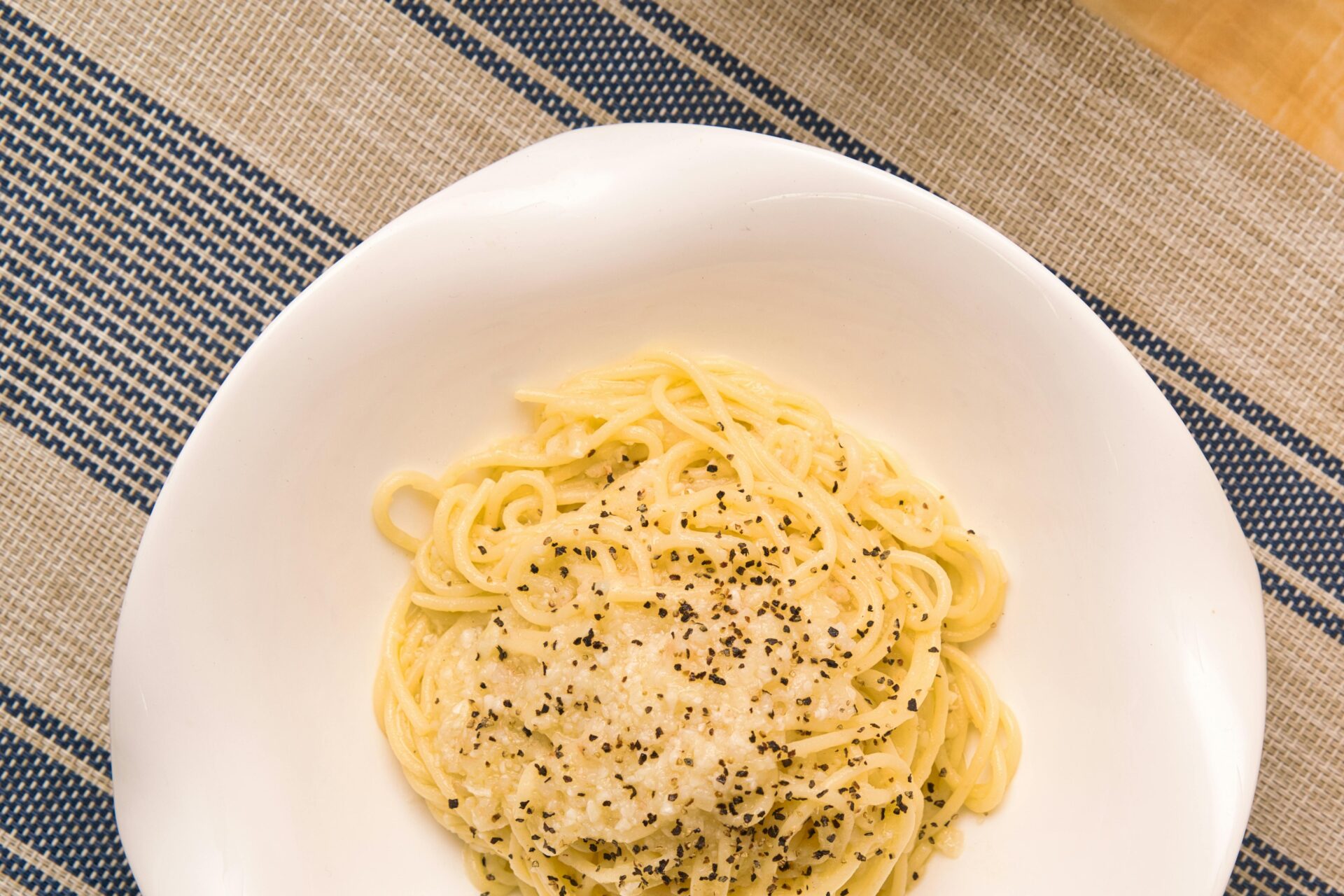 Cacio e Pepe - pasta dish with cheese and pepper