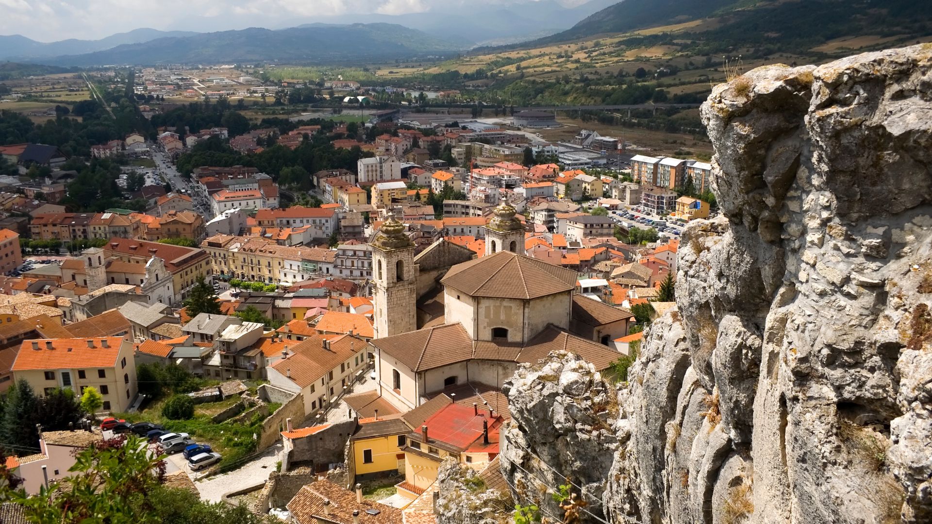 The image shows Castel di Sangro, a town and comune in the province of L'Aquila, in the Abruzzo region of central Italy