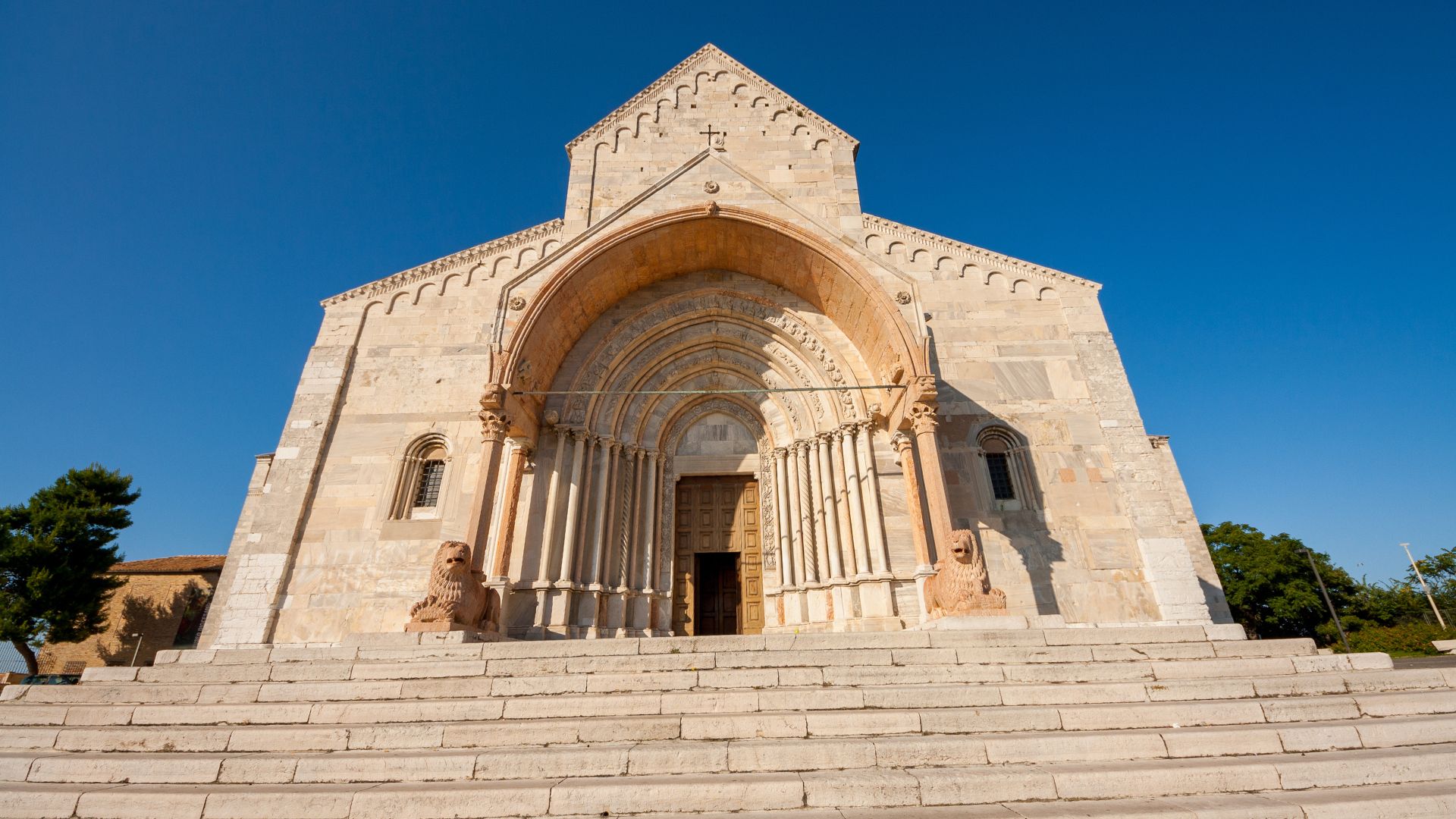 Image of Cathedral of San Ciriaco, Anona