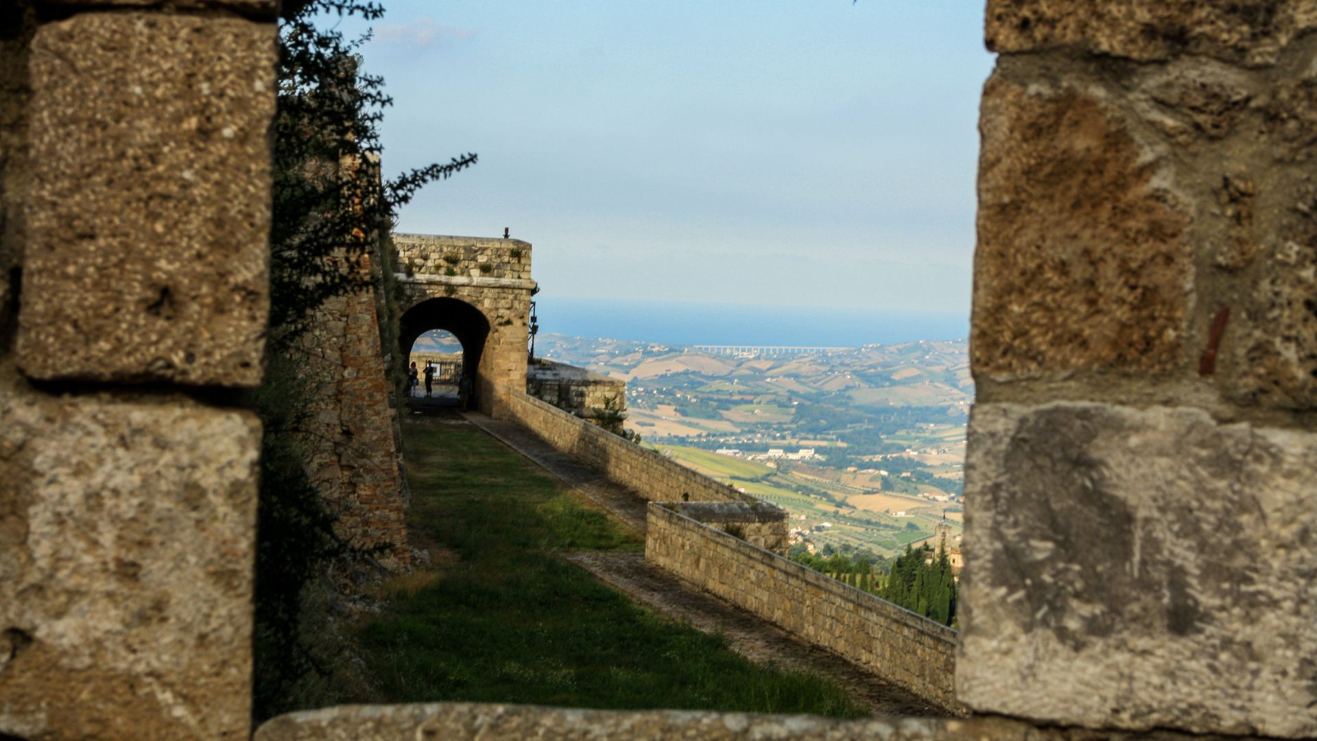 Image shows the Civitella del Tronto, in Italy's Abruzzo region.