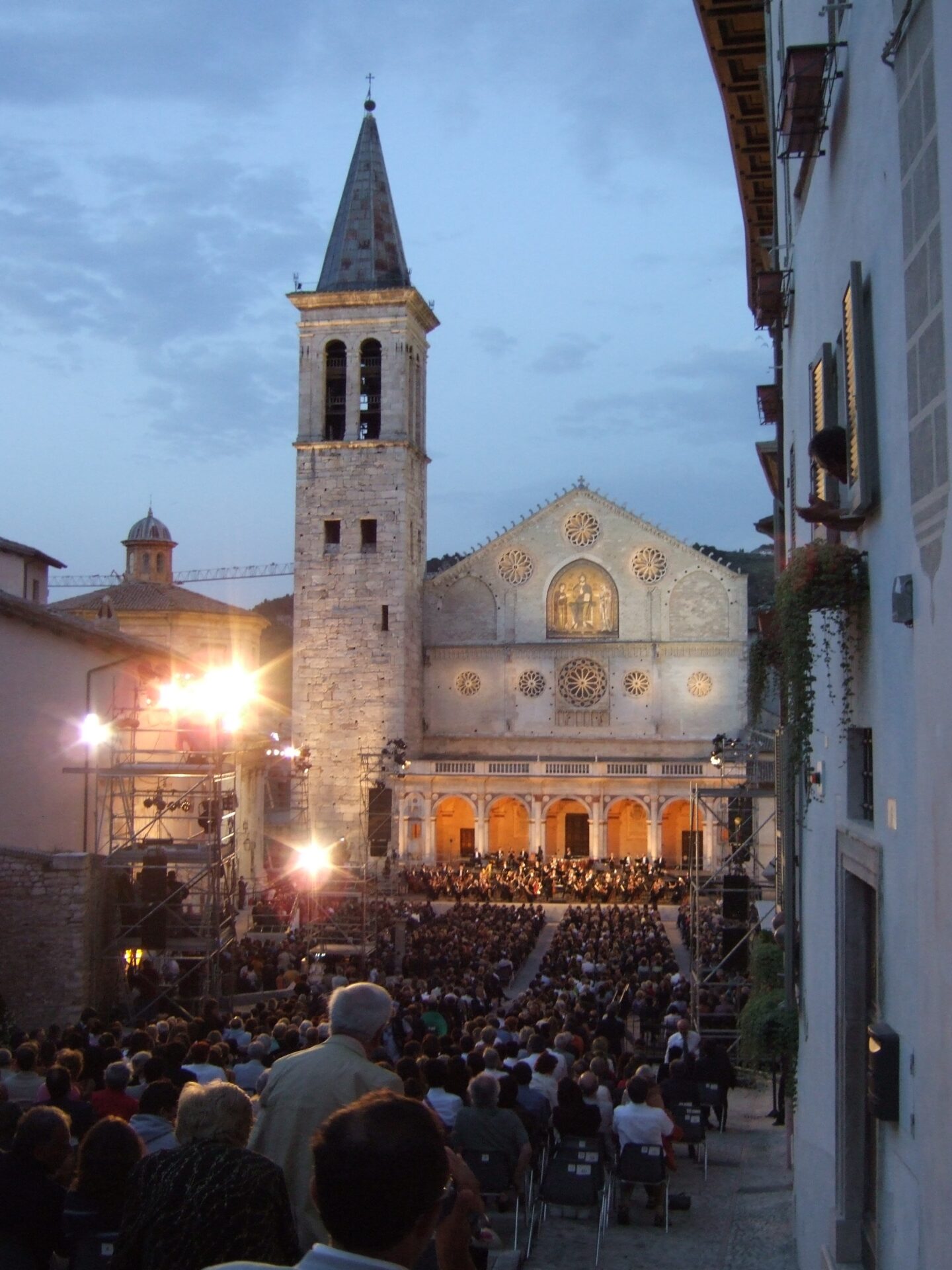 Large audience gathered in Piazza Duomo during the Festival dei Due Mondi in Spoleto, Italy.