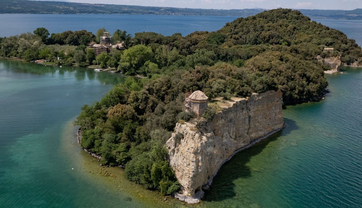 Isola Bisentina Official - Isola Bisentina - Island monastery near Lake Bolsena