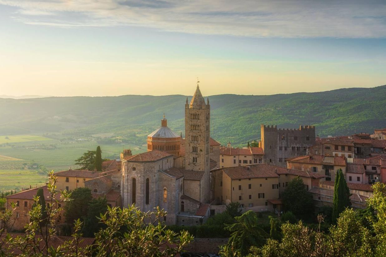Between Mountains and Sea: The Dual Landscape of Massa