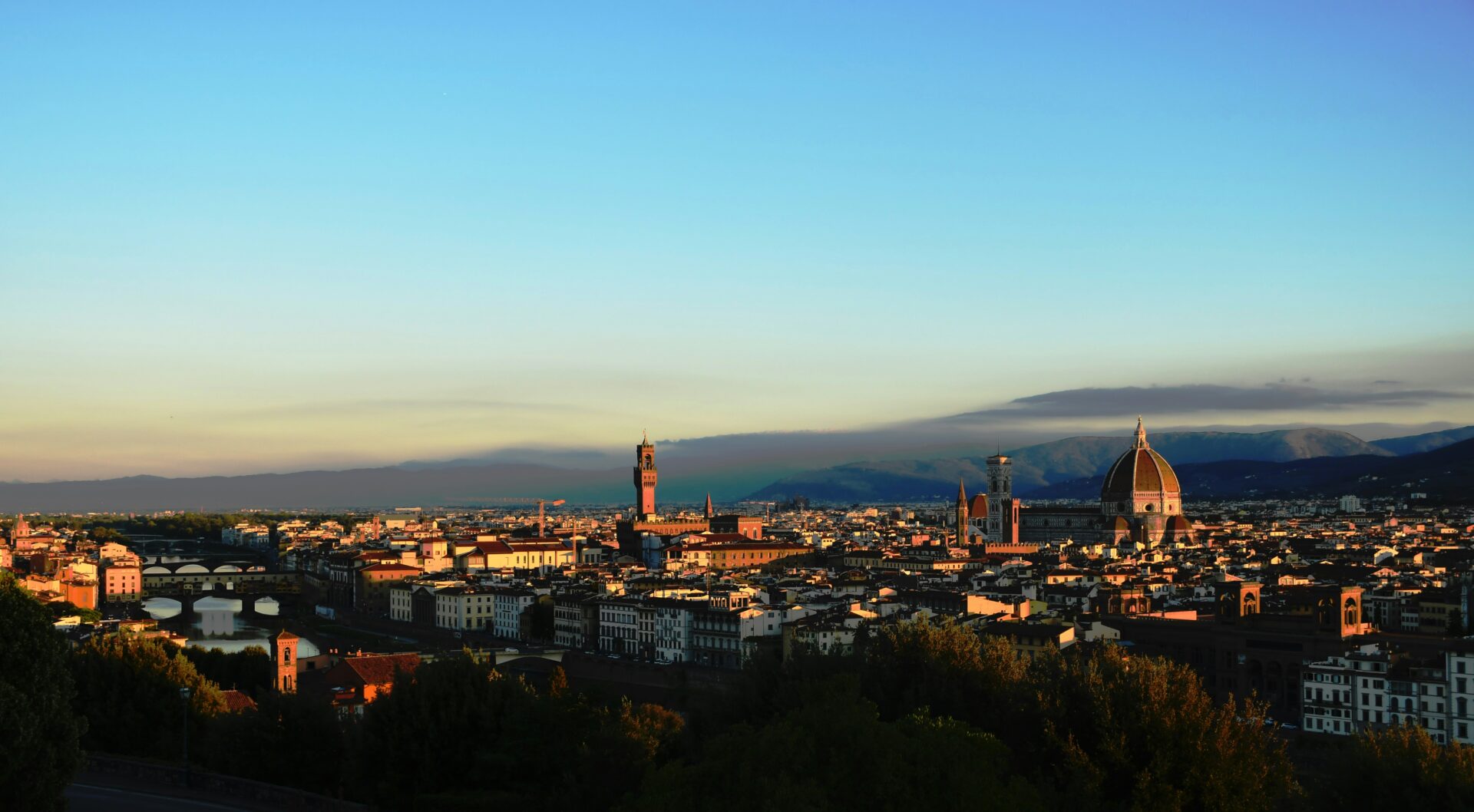 Morning sunrise in Piazzale Michelangelo