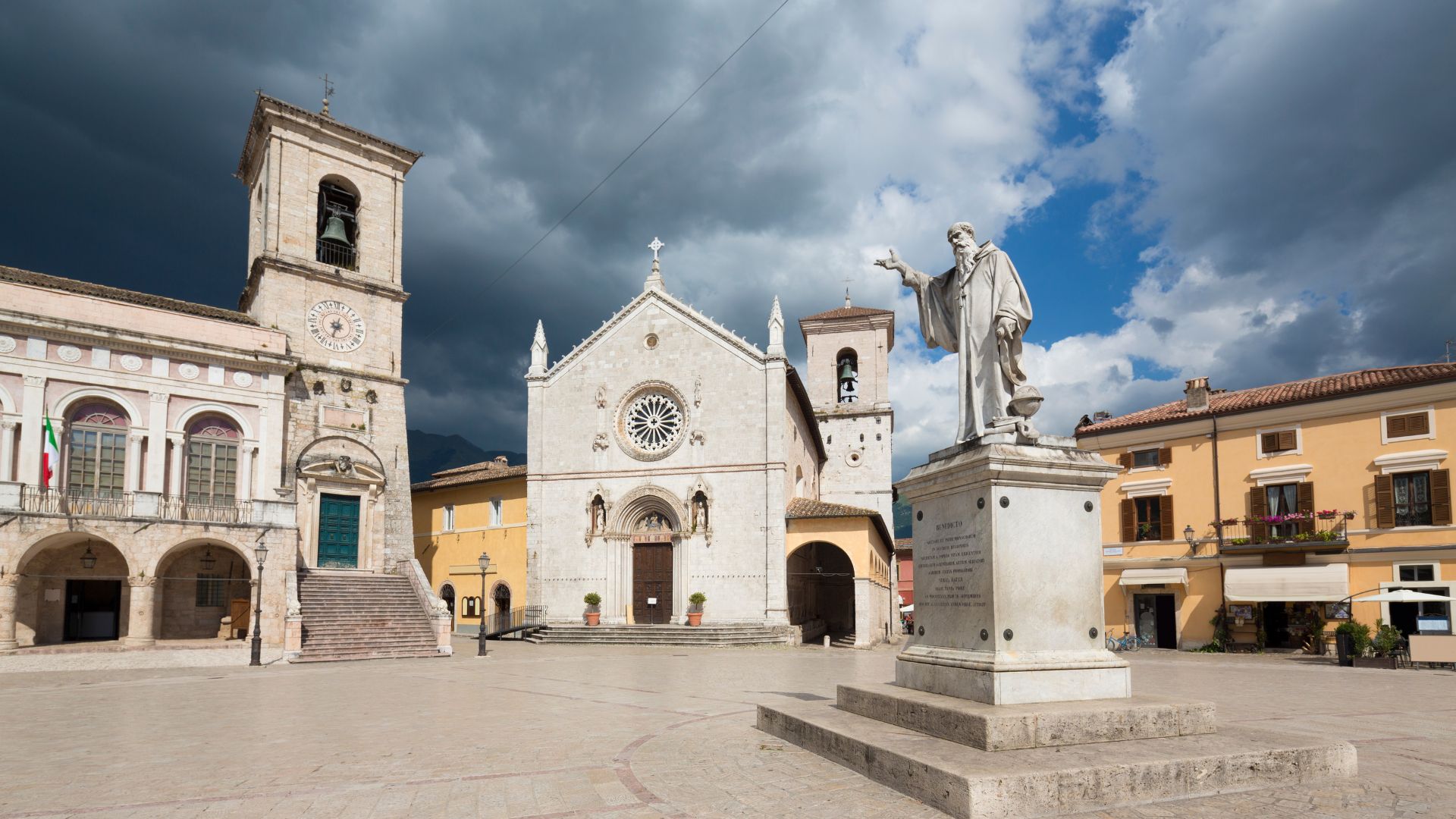 Image of Norcia's Piazza San Benedetto.