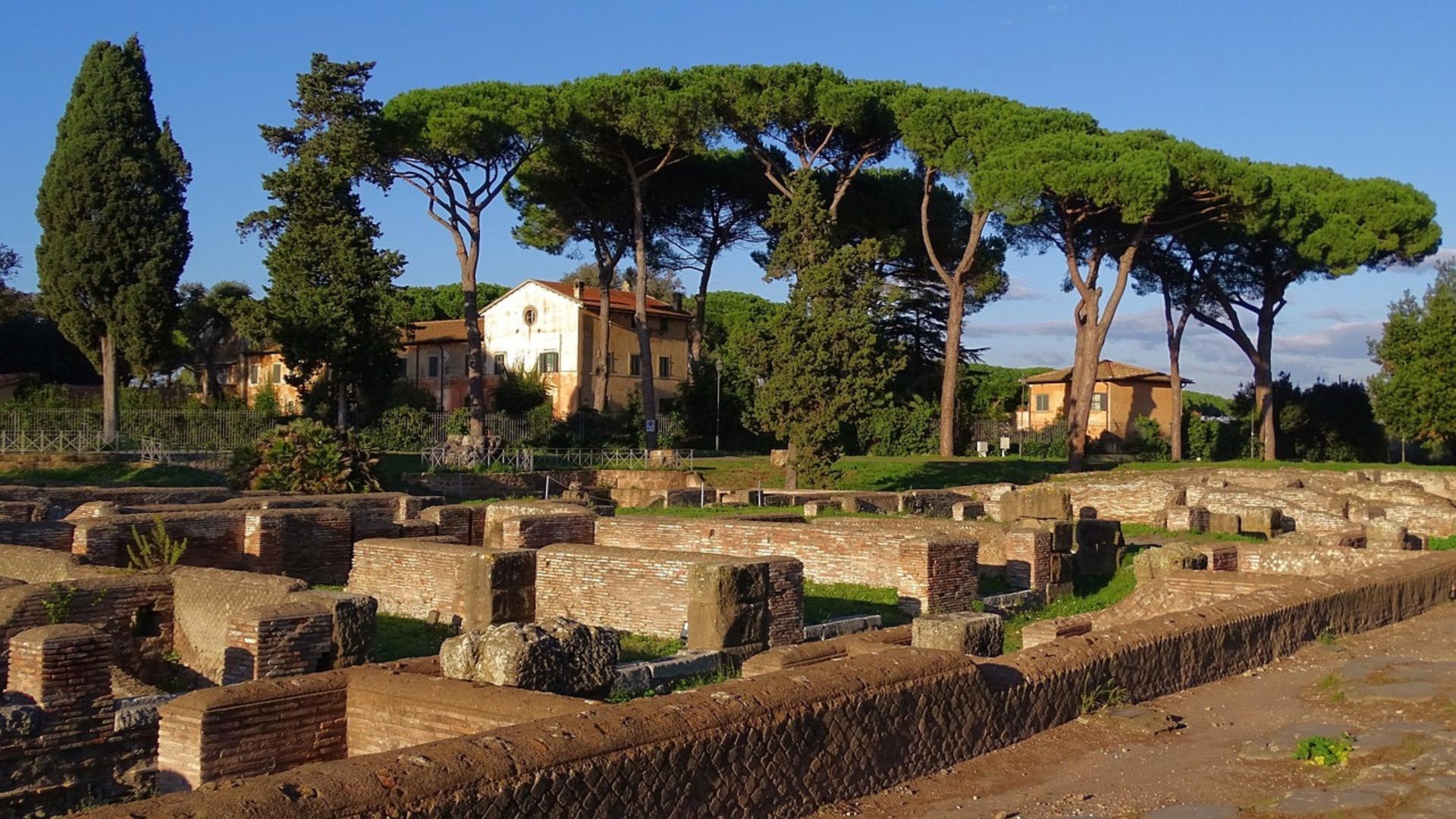Image of ruins in Ostia Antica