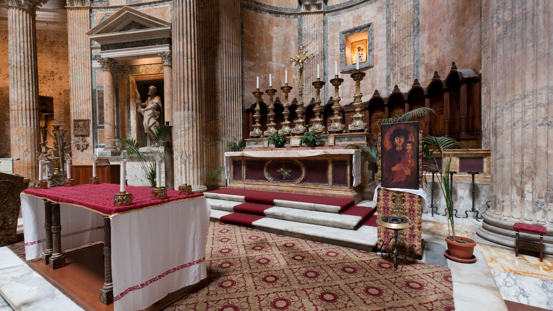 Image of interior of the Pantheon in Rome