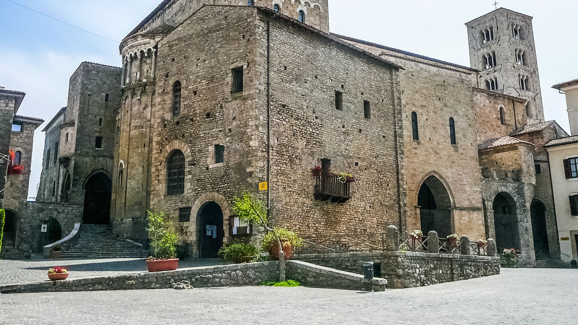 The image shows the Cathedral of Anagni (also known as the Cathedral of Santa Maria Annunziata) located in Piazza Innocenzo III in Anagni, Italy.