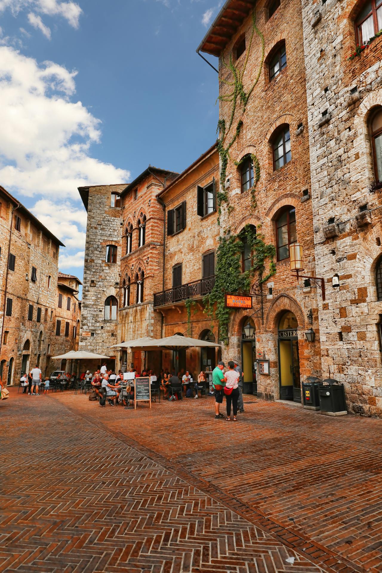 Piazza della Cisterna