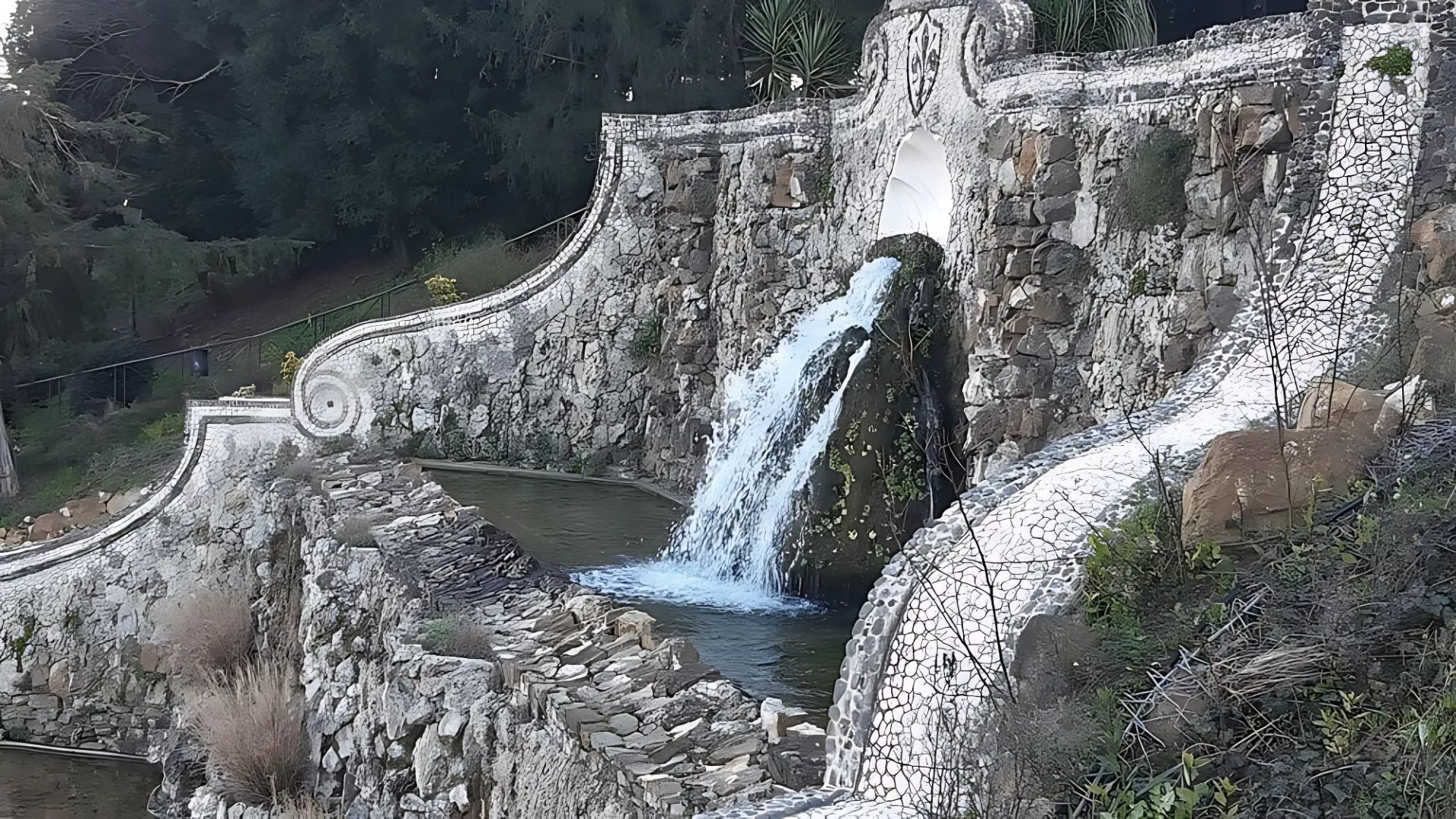 The image shows the Sistema delle Rampe del Poggi, also known as the Fontane delle Rampe del Poggi, located in Florence, Italy
