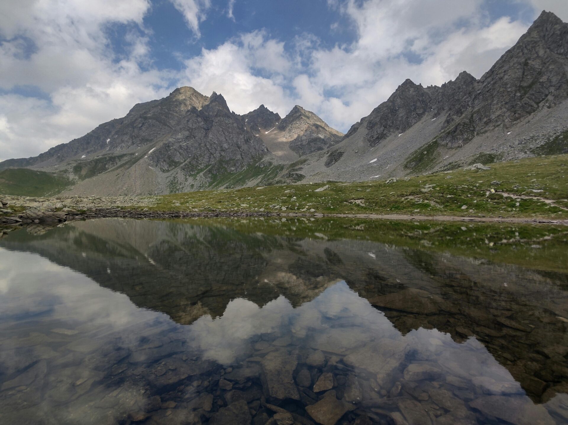 Piemonte, Italia - mountain scenery