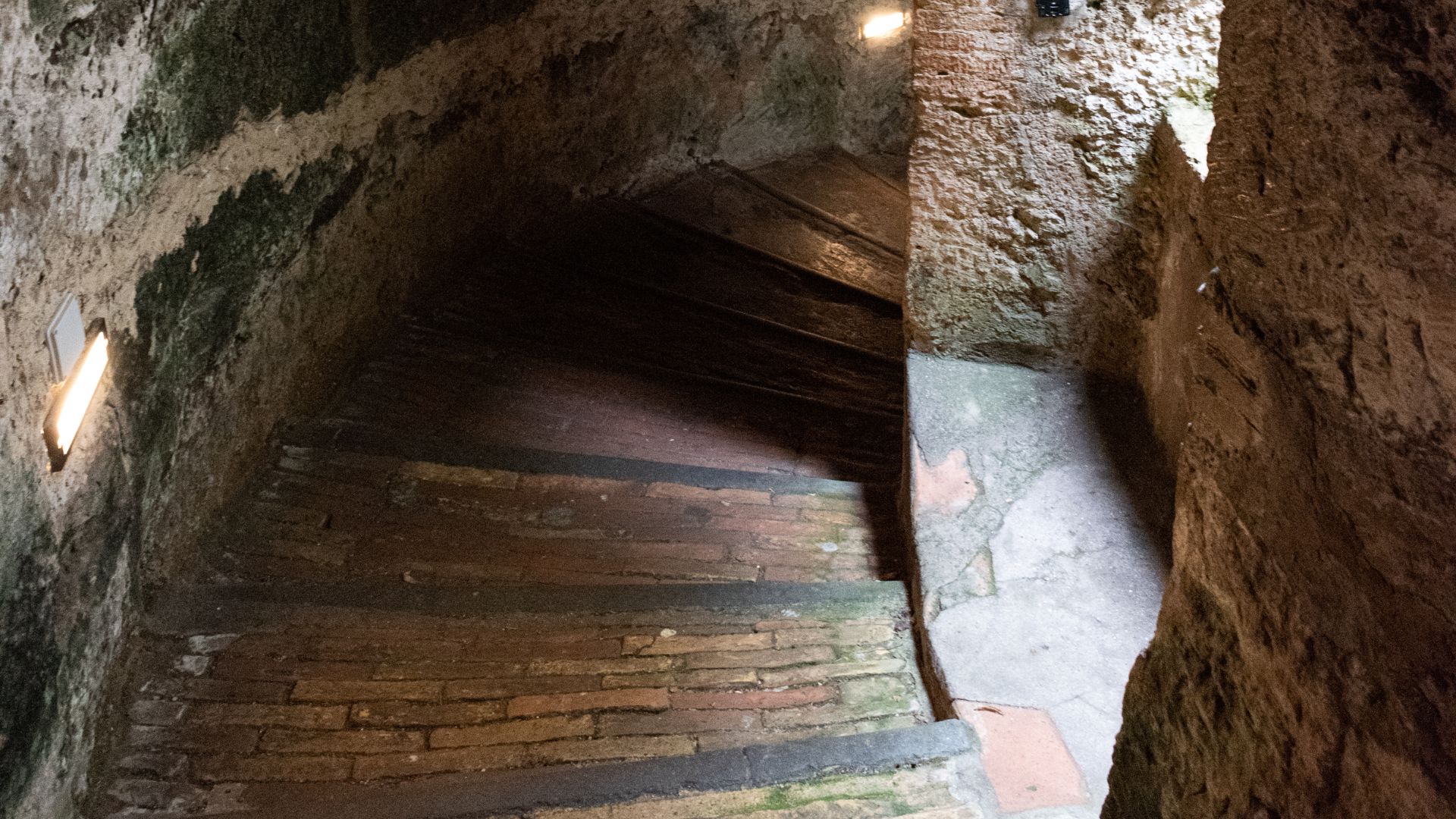 Image of stars in Pozzo di San Patrizio, Orvieto
