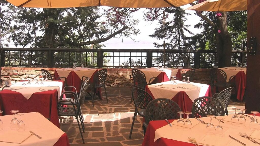 Image of Ristorante La Cantina's table.