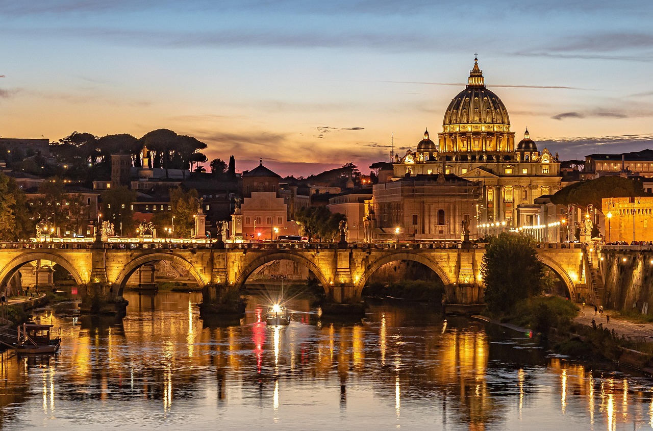 River Tiber - river in Italy - river in the city