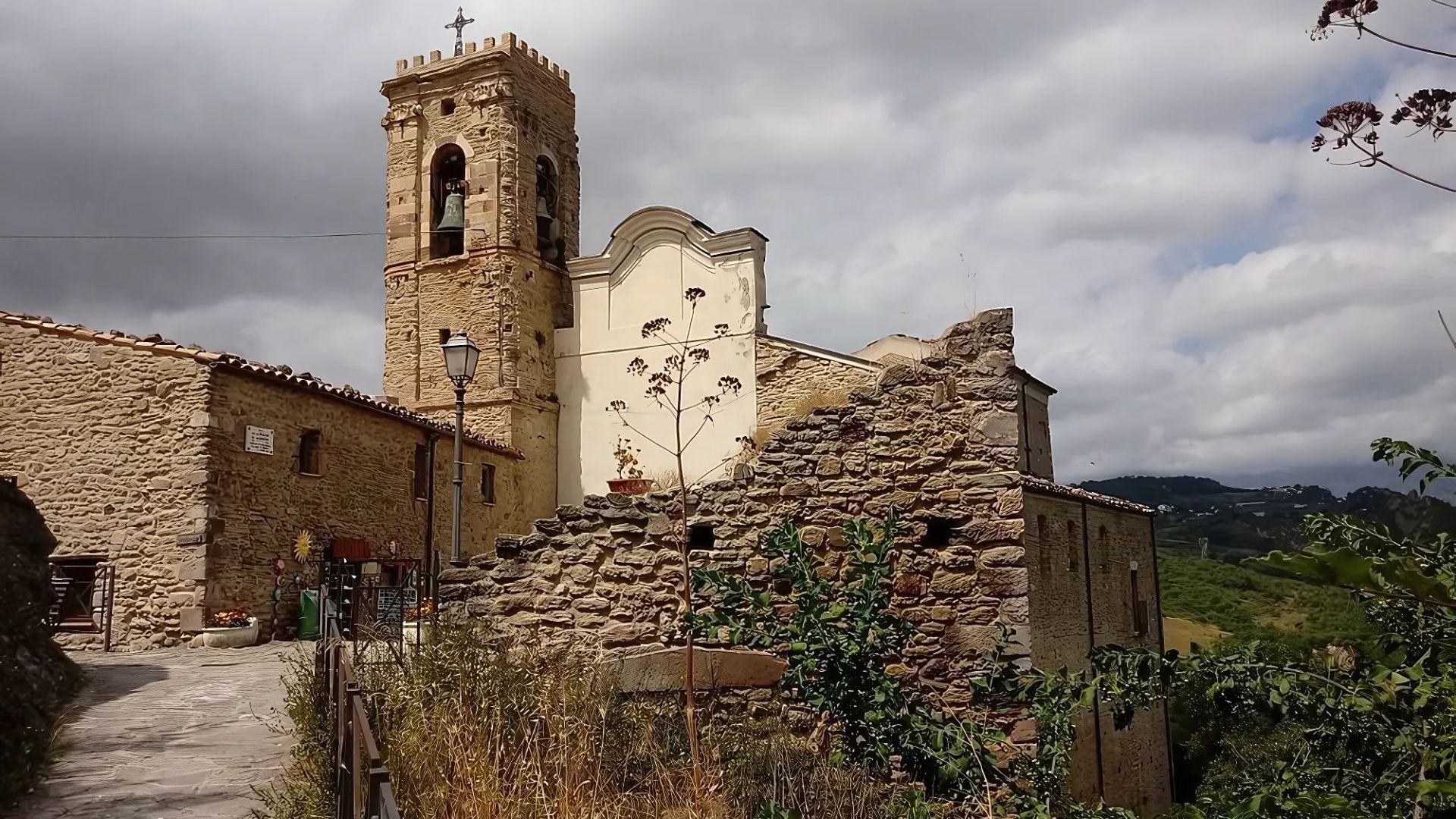 Image shows Roccascalegna Castle.