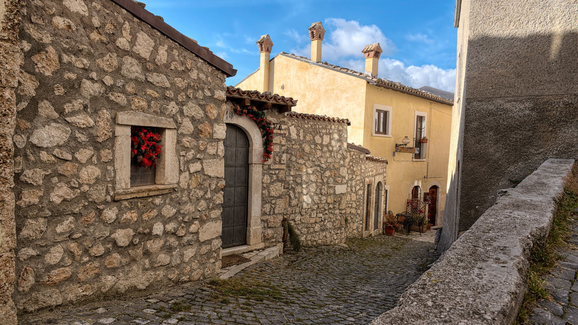 Image shows cobbled stone alley in Santo Stefano di Sessanio