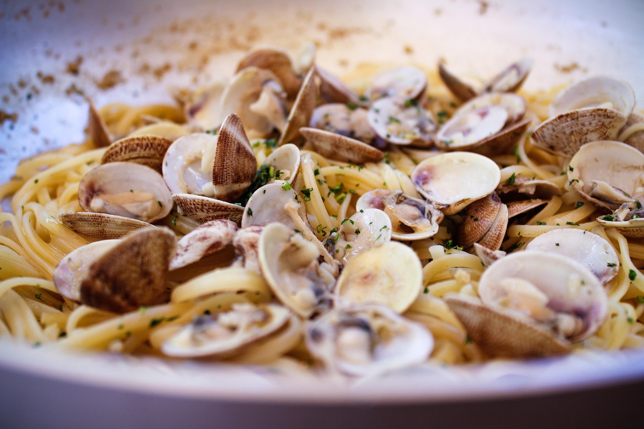 Spaghetti alle vongole - pasta dish with clams