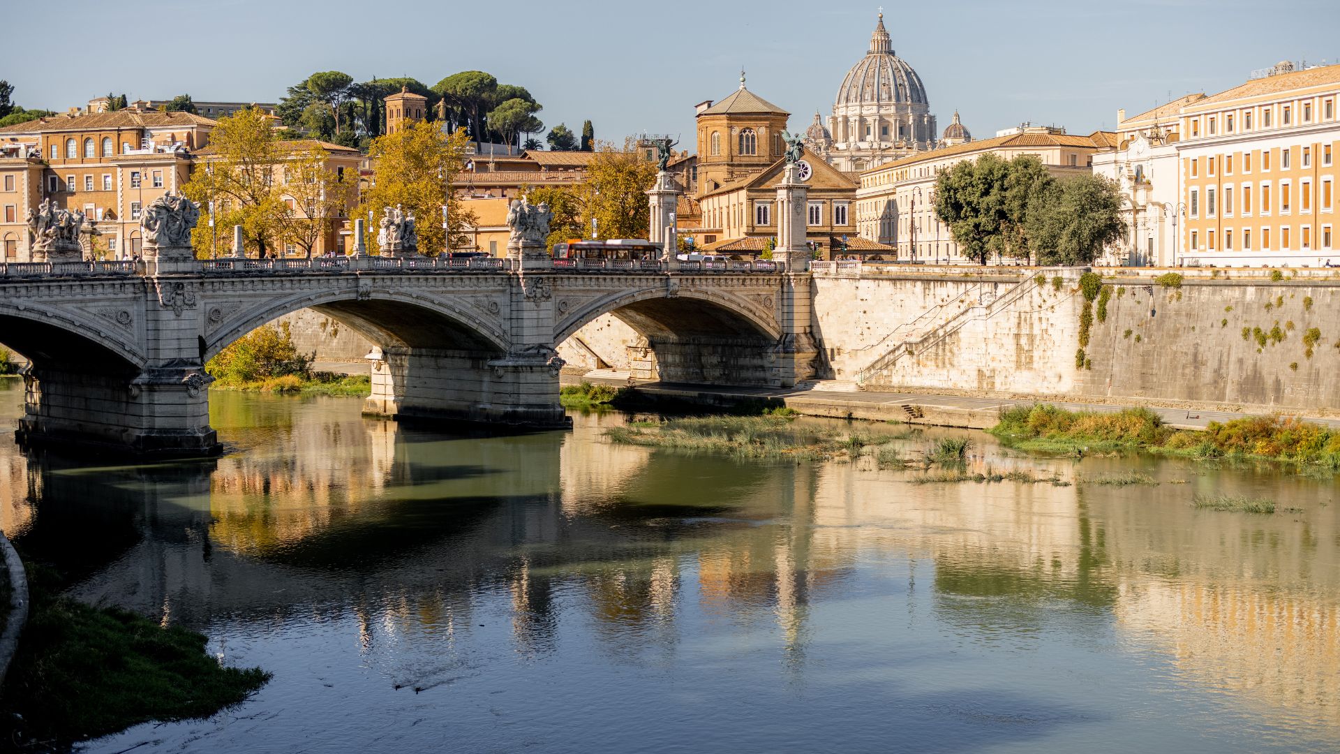 Image of The Tiber River (Rome, Italy) 