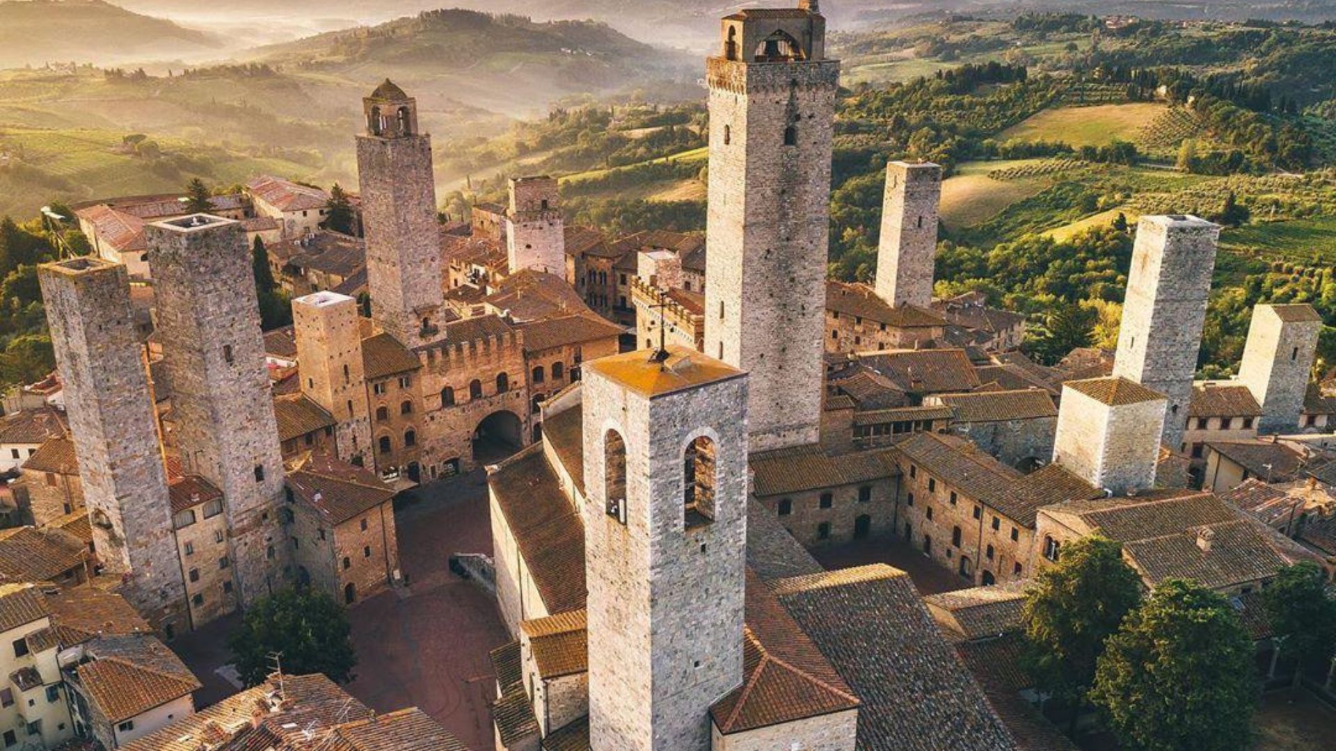 Image shows the aerial view of Tuscany, Italy