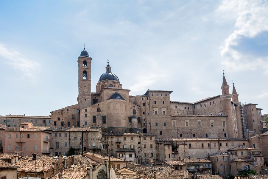 Visitor's Guide to Urbino's Ducal Palace: Art, Architecture and History