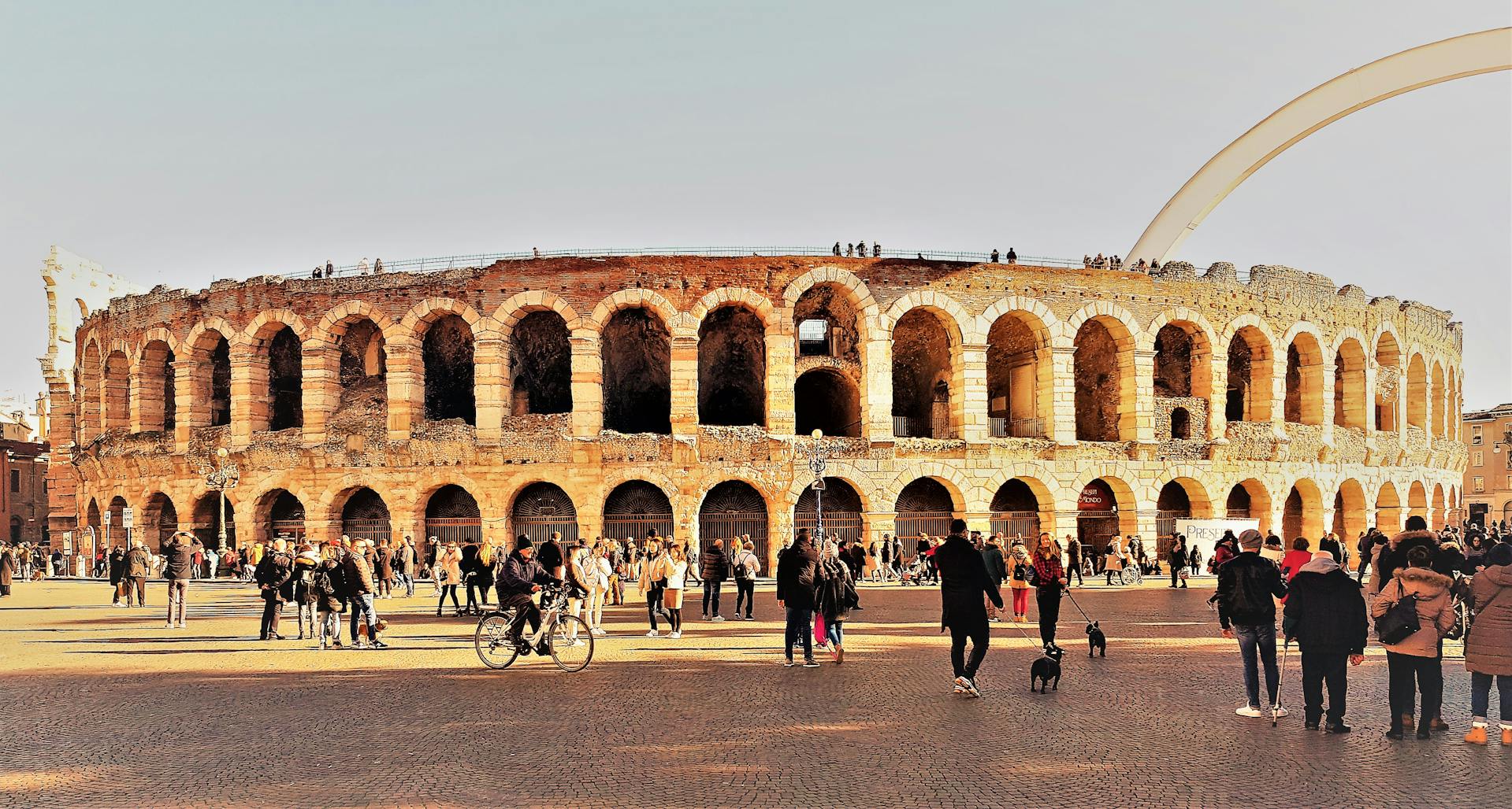 People/ travelers on Verona