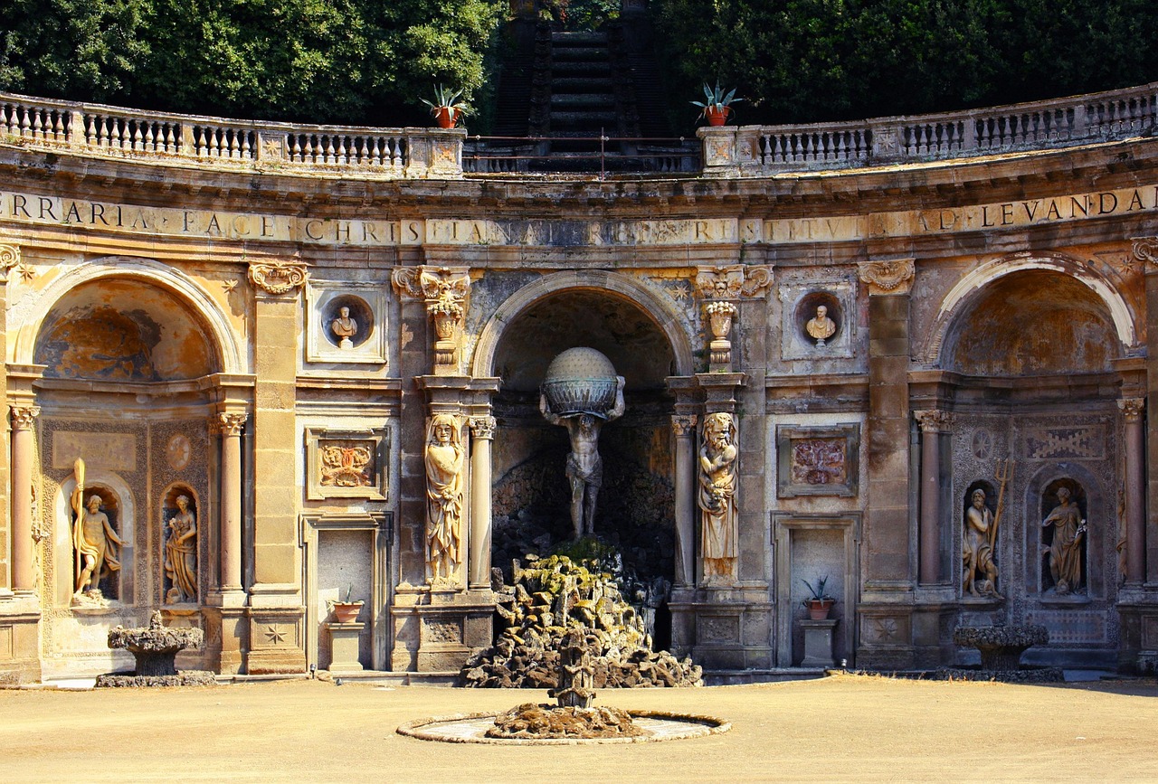 Villa Aldobrandini - Event venue in Frascati - Roman building with sculptures and a fountain
