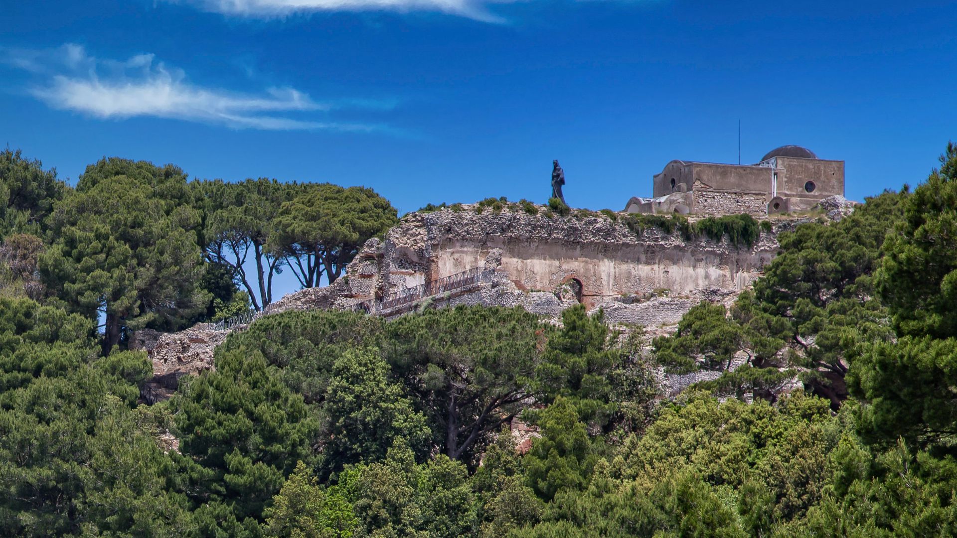 The image shows Villa Jovis, an ancient Roman palace on the island of Capri, Italy.