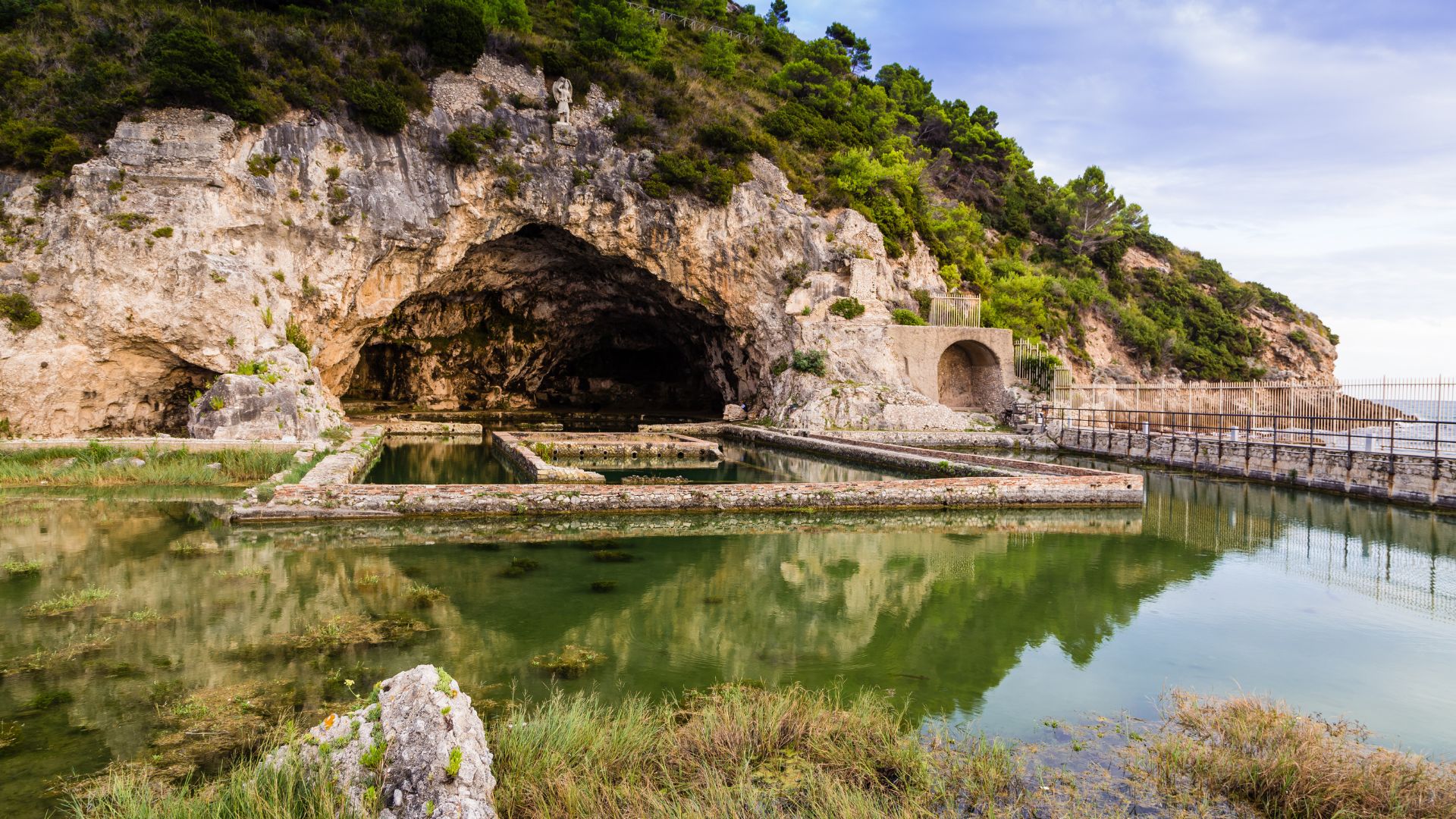 Image of Villa of Tiberius, Antro di Tiberio (Cave of Tiberius) 
