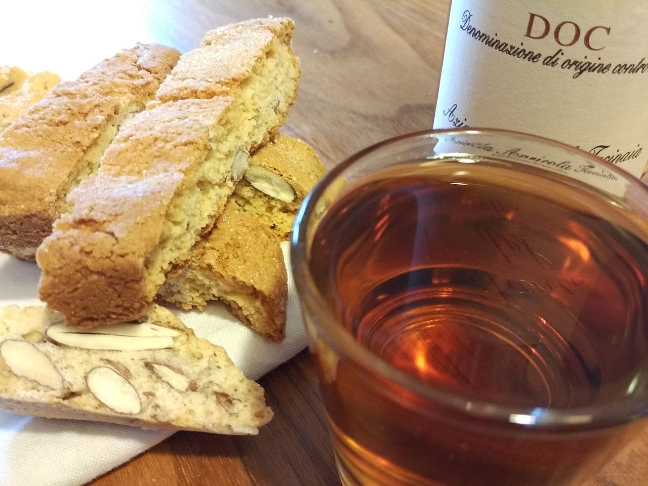 Vin Santo DOC with cantucci