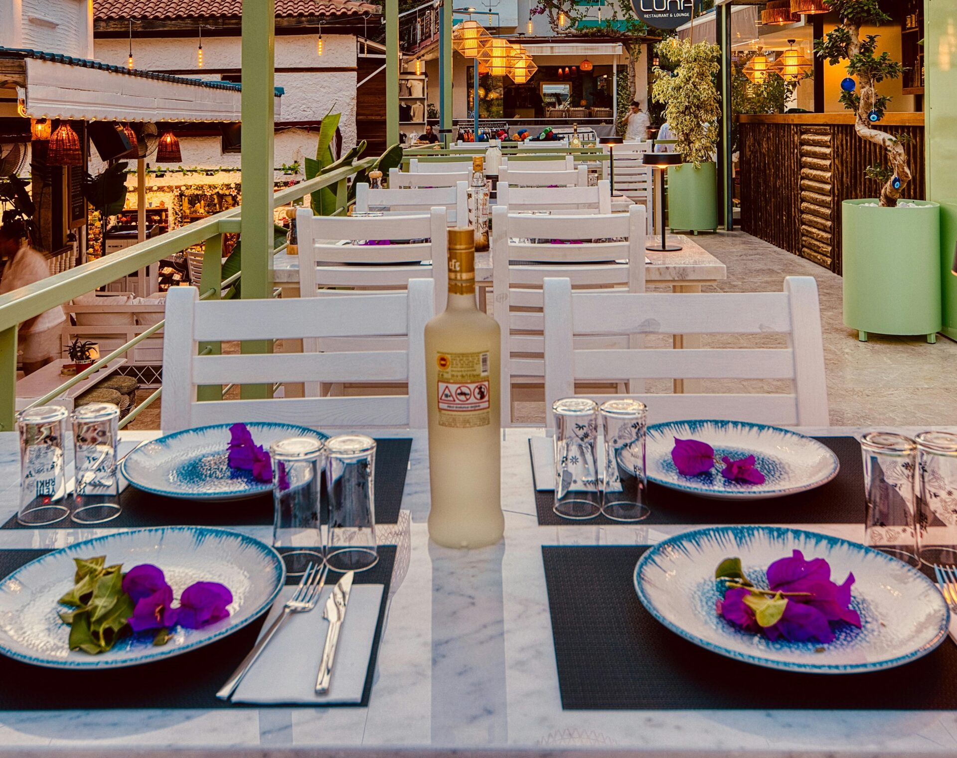 Al fresco dining - restaurant in Greece
