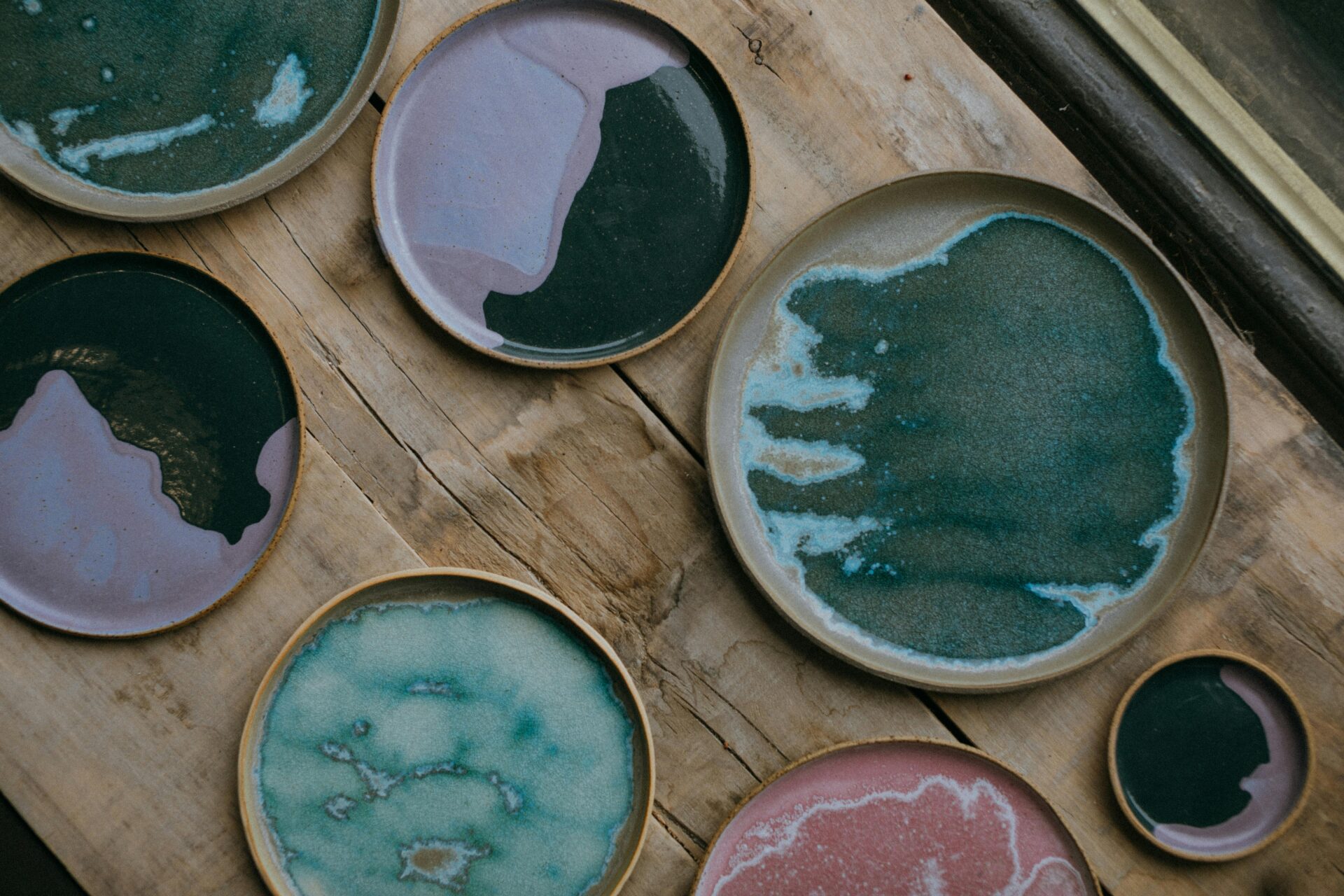 Ceramic plates with paint