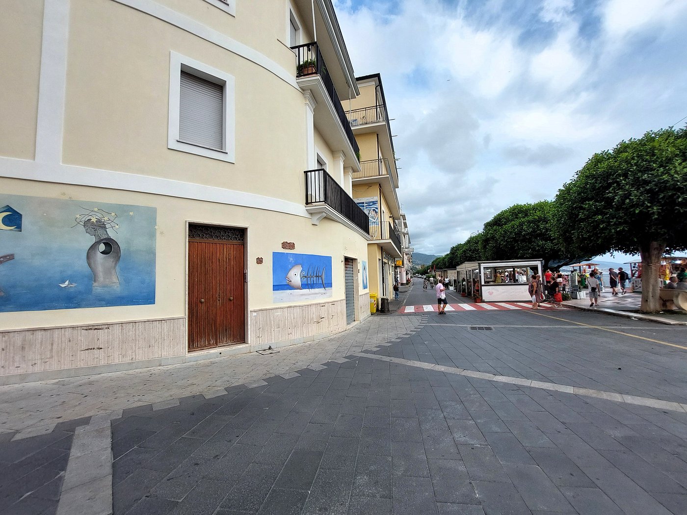 Art-filled alleyway in Diamante village
