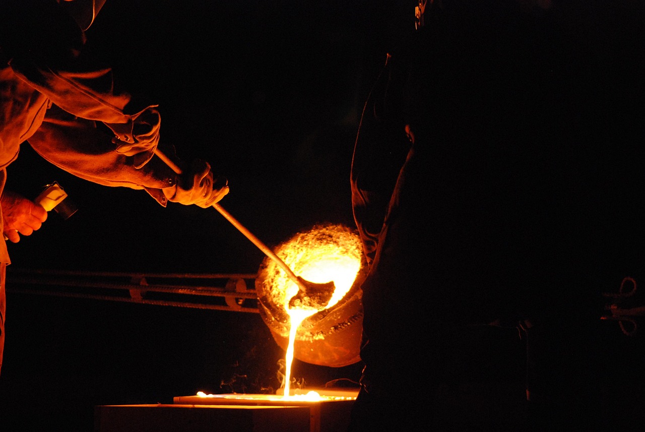 Iron pour- foundry