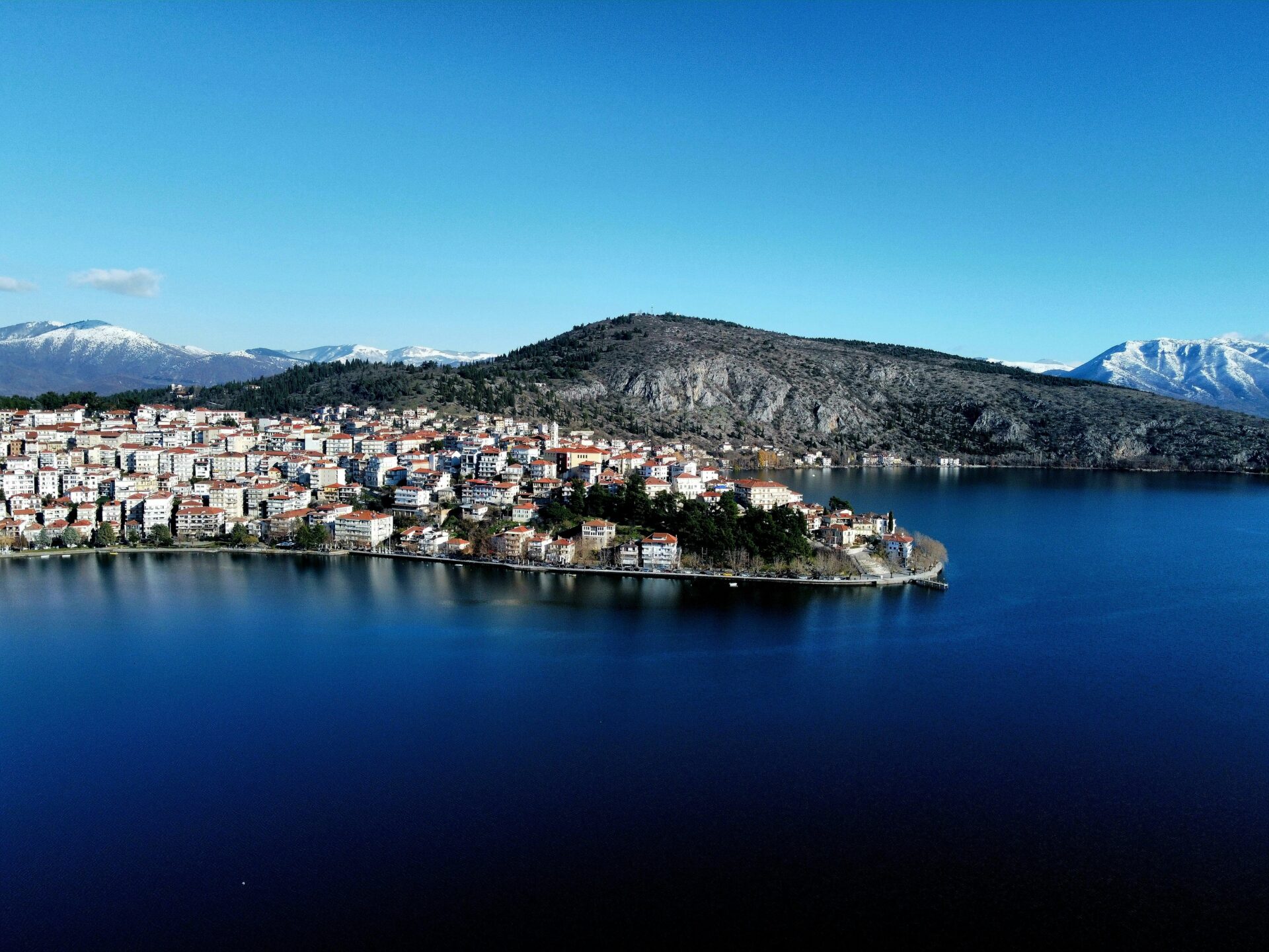 Breathtaking panoramic view of Kastoria’s lakeside landscape