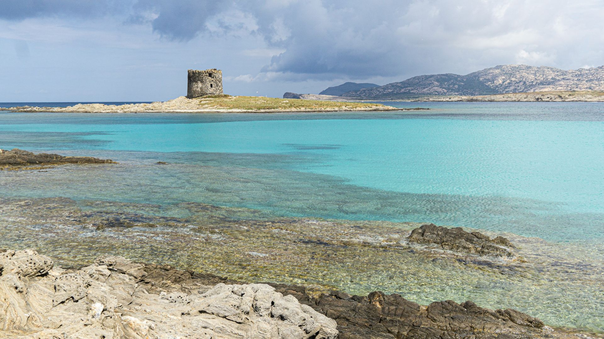 La Pelosa beach with the Torre della Pelosa in the background.