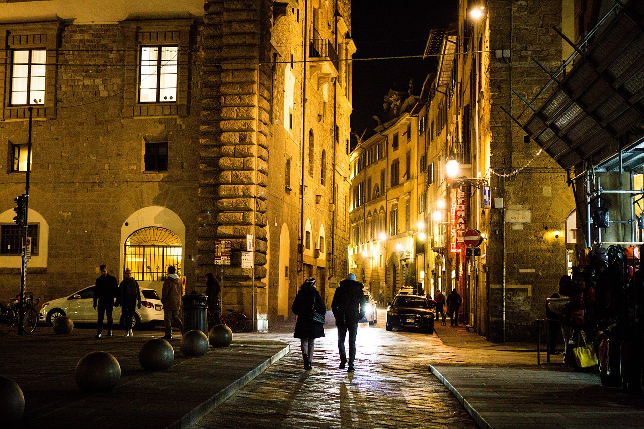 Night in the city - Italy evening