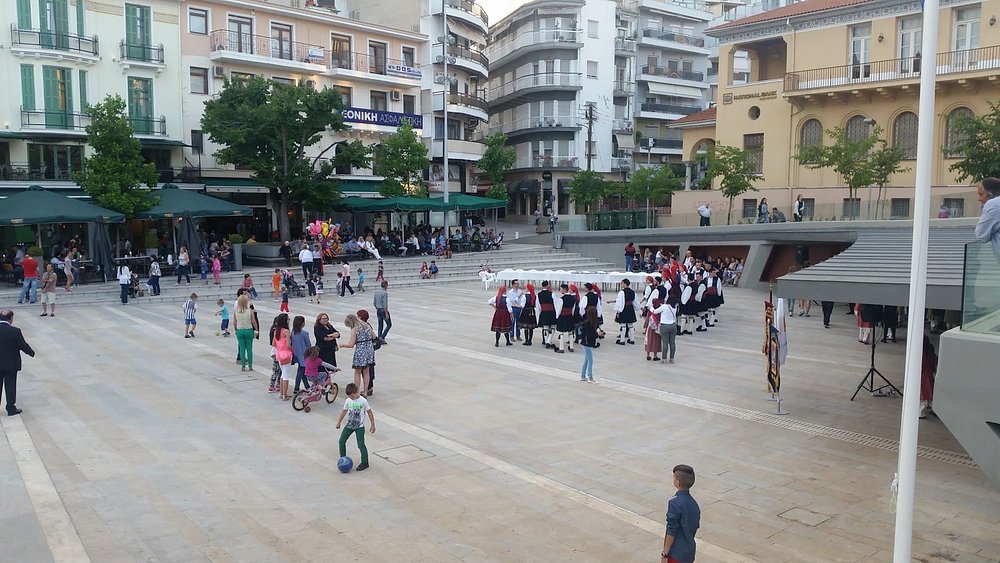 Kozani’s Nikis Square, a vibrant gathering spot 