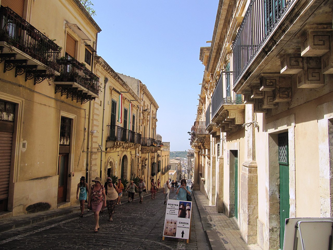 Noto - via Nicolaci