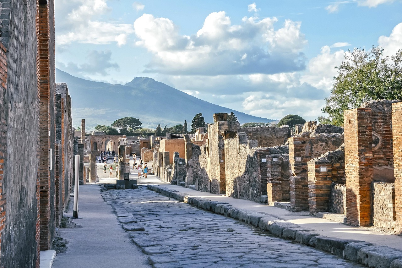 Pompeii, Vesuvius, Street.