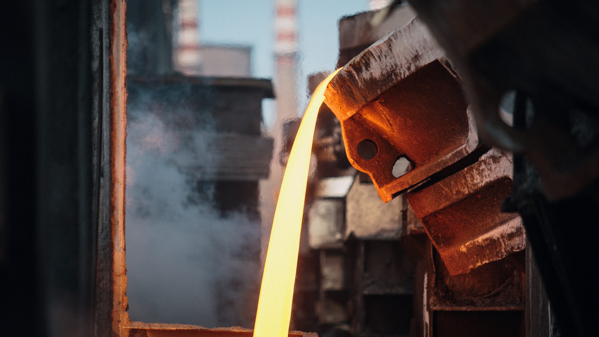 Pouring metal - casting process