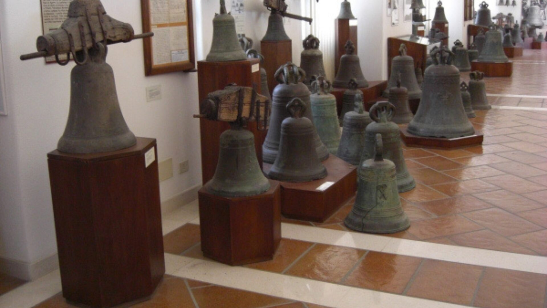 Wikimedia Commons - Marinelli Pontifical Foundry